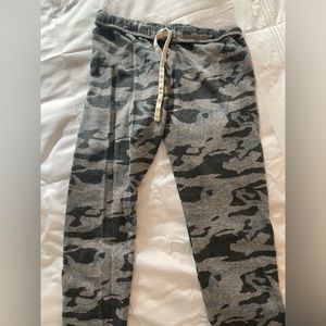 MONROW CAMO SWEATPANTS